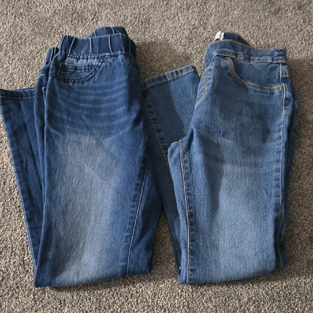 Old Navy Girl's Straight Leg Jeans in Blue